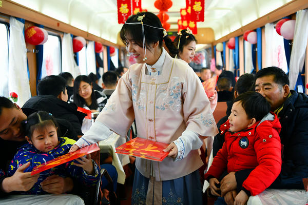 【新春走基層】綠皮列車別樣“紅”